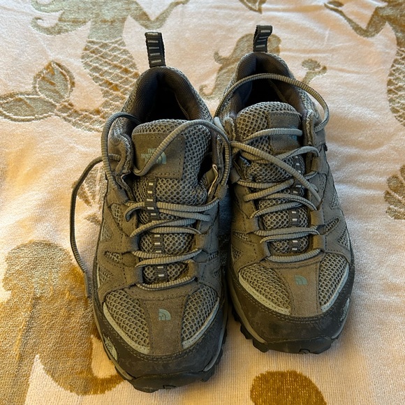 Women’s The North Face Hydra Seal Waterproof Hiking Shoe / Boot - Size 6 - Picture 1 of 6